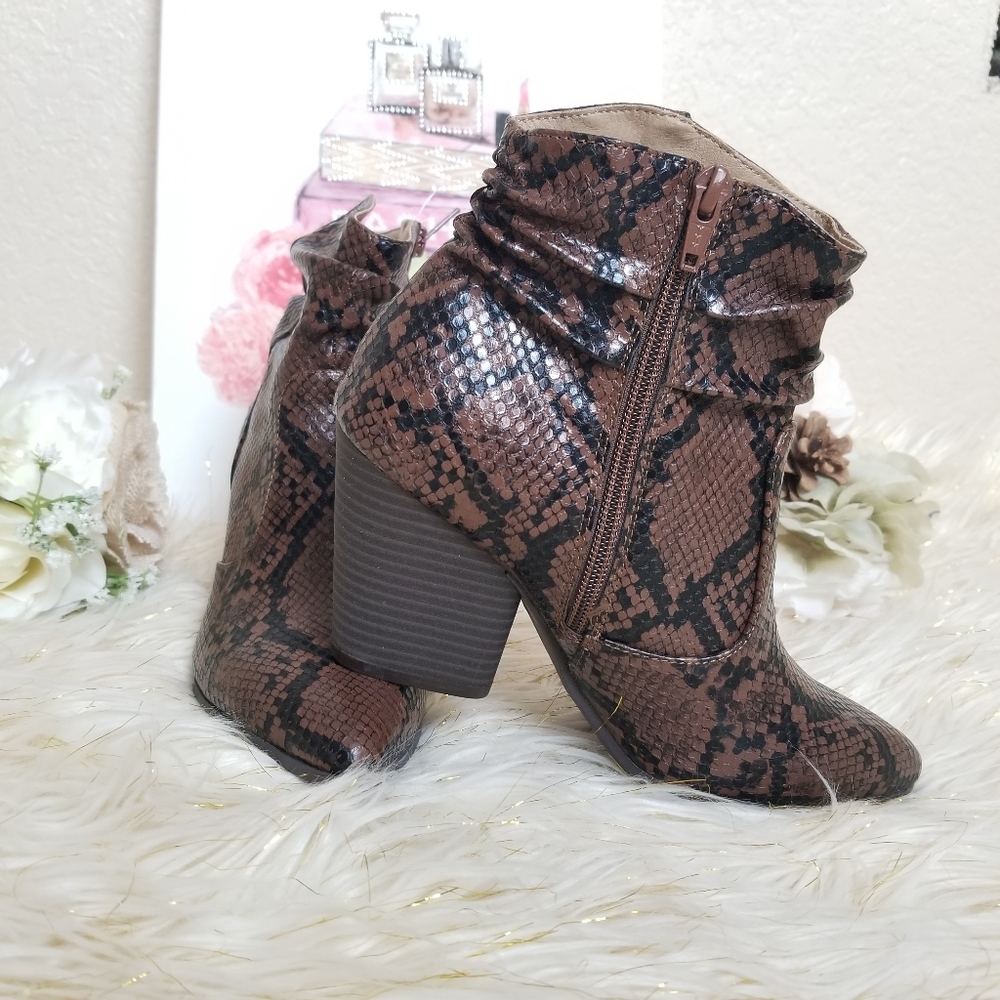 Seven dials snake booties
